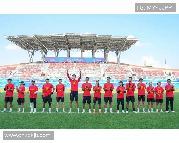 南京飞盘队在极限运动会中以73分稳居积分榜首位竞争激烈引人关注